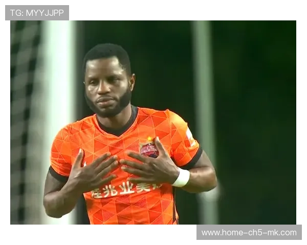 河南队周大地斜插禁区，接直塞推射命中远角