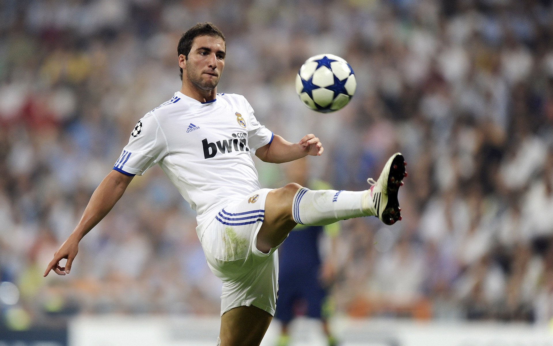 史诗一般的欧洲德比：皇马对阵巴萨的经典瞬间，巴萨皇马国家德比谁赢的多