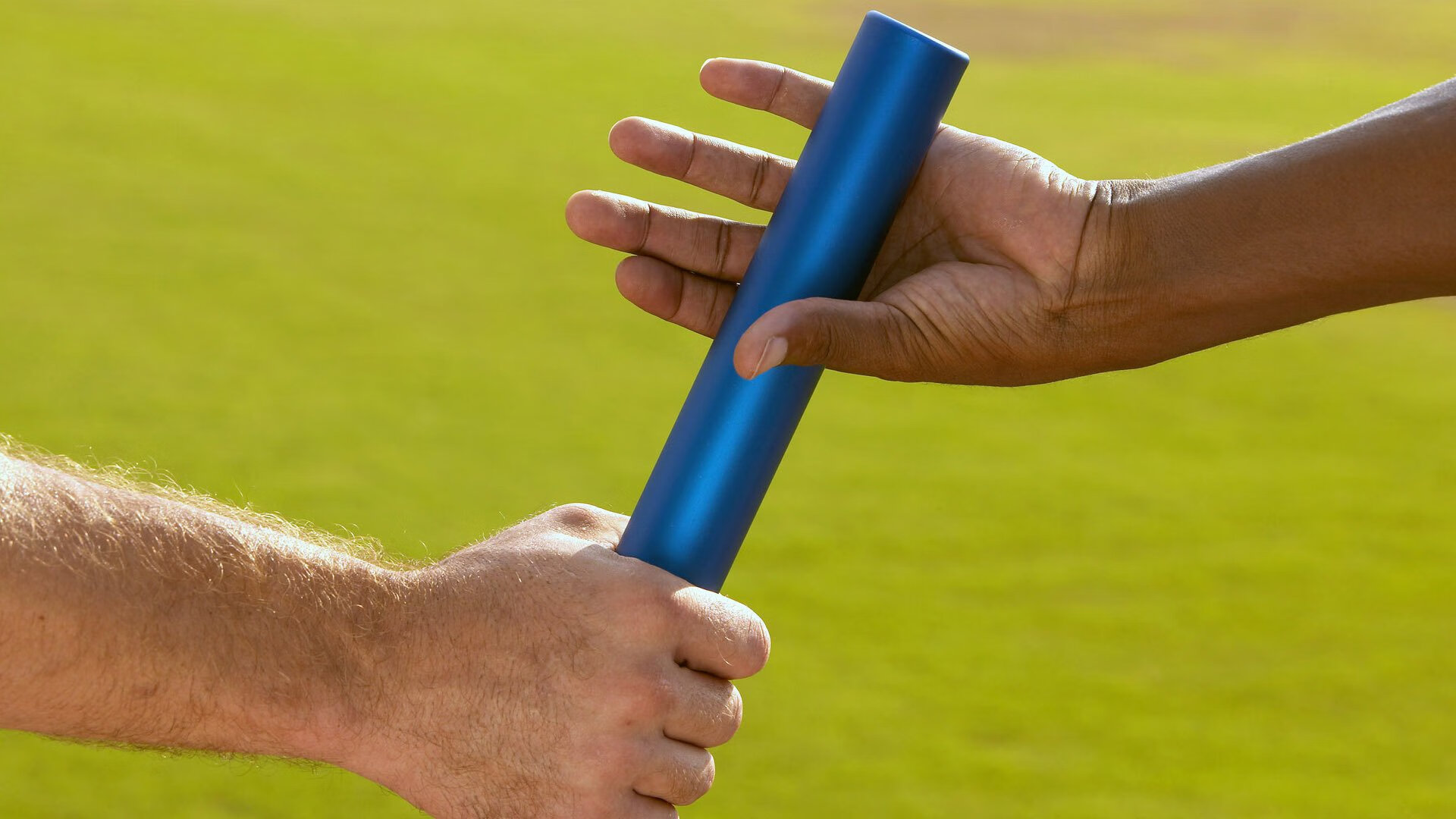 国家队后卫线上直播战术复盘互动教学获得粉丝好评，足球国家队后卫